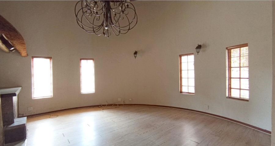 To Let 5 Bedroom Property for Rent in Melodie North West